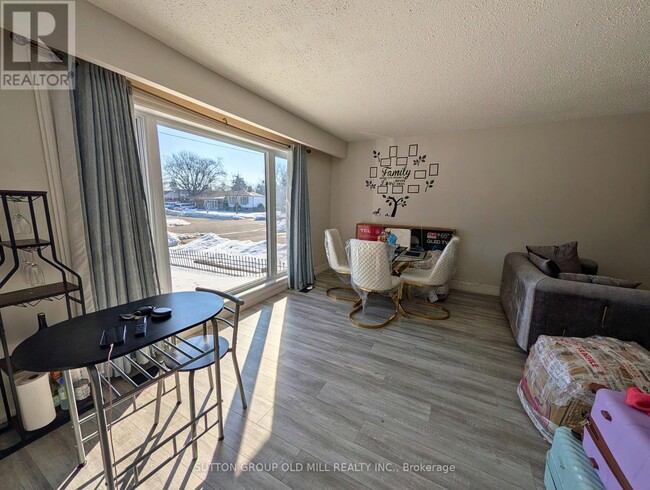 Photo du bâtiment - 19 Ascot Ave