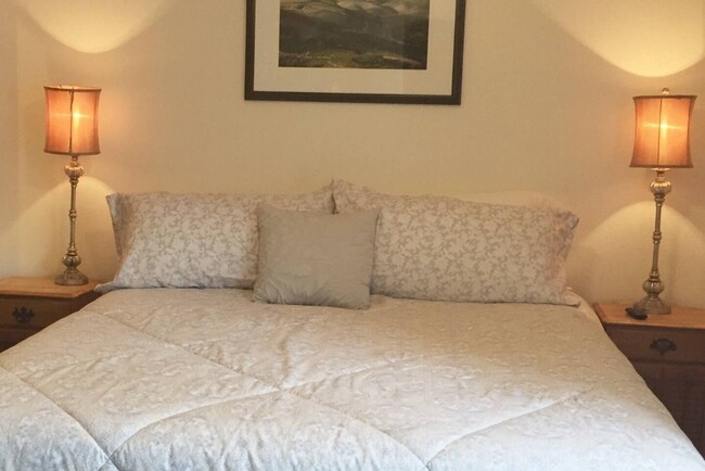 Building Photo - 521 W Montecito St