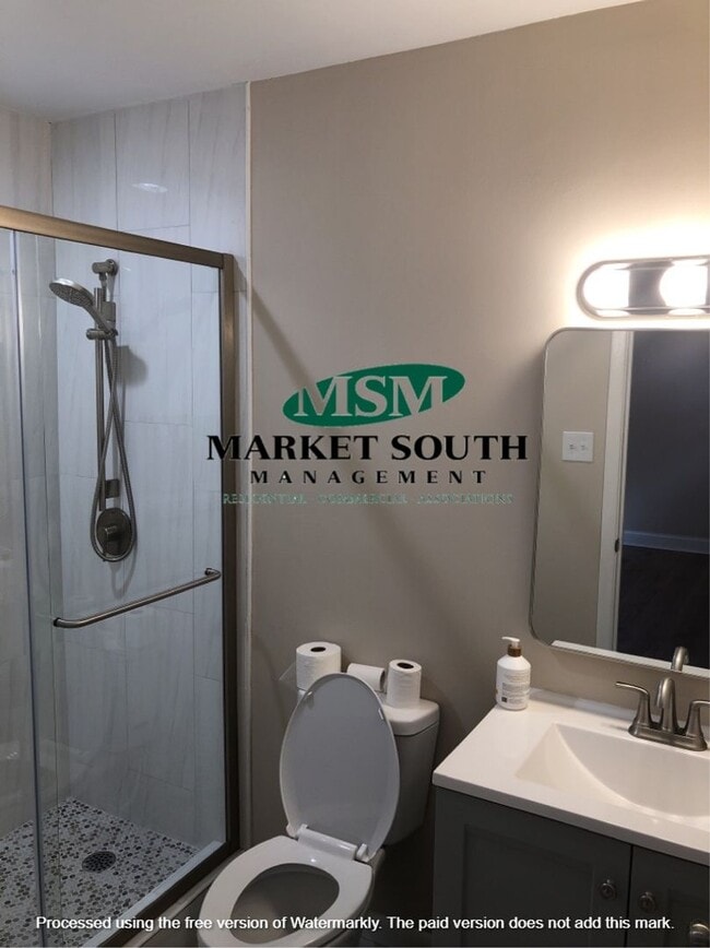 Foto del edificio - NEWLY RENOVATED SPACIOUS HOME