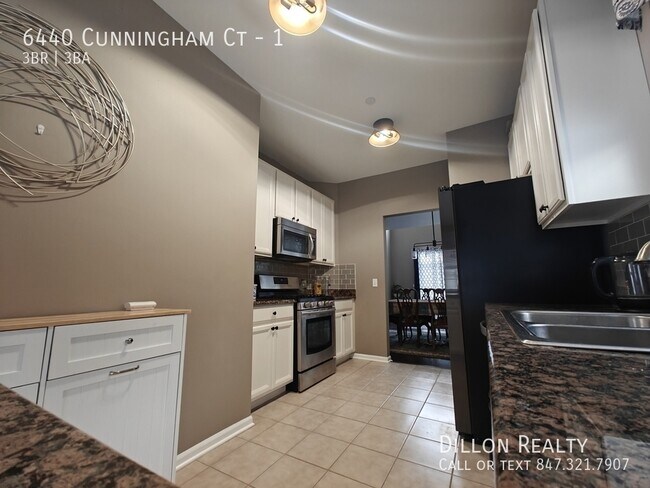 Foto del edificio - 6440 Cunningham Ct