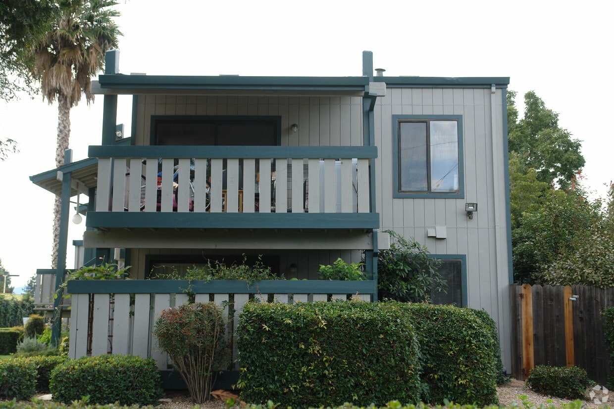 Building Photo - 544 Chiechi Ave