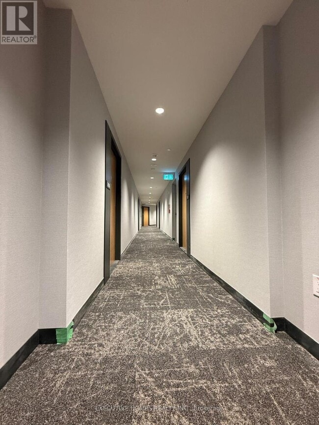 Photo du bâtiment - 2495 Eglinton Ave W