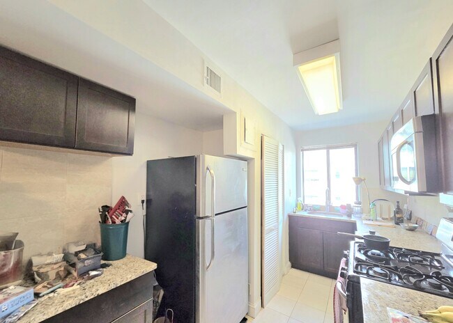 Foto del edificio - 3821 Davis Pl NW