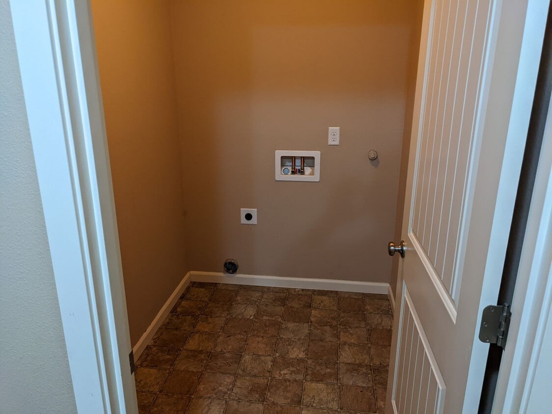 Primary Photo - Beautiful 3 bedroom