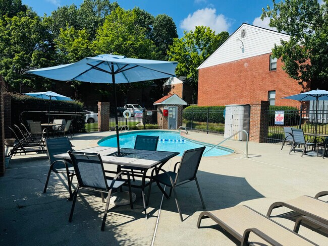 Piscina comunitaria - Dunwoody Trails Townhomes