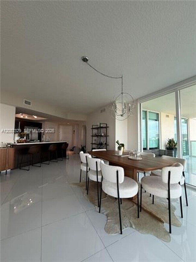 Foto del edificio - 200 Sunny Isles Blvd