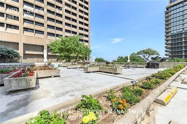 Foto del edificio - 600 E 8th St
