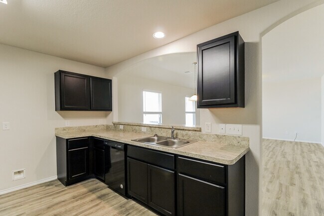 Foto del edificio - Christian Meadows - 3626 Job Dr. Ennis, TX...