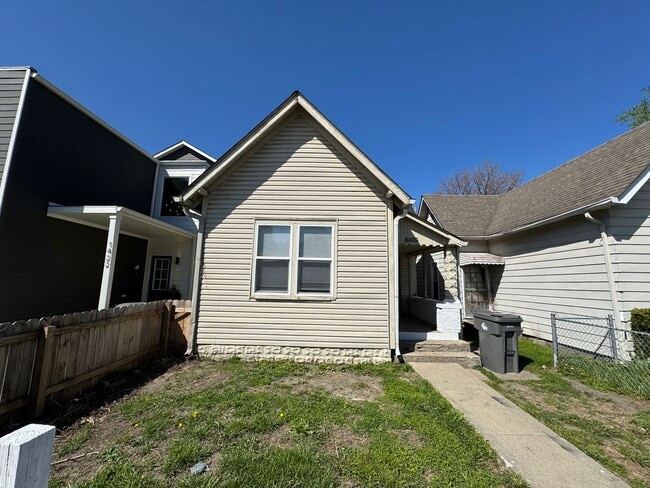 Fountain Sqaure 2 Bedroom 1 Bath with a bonus room/office. - Fountain Sqaure 2 Bedroom 1 Bath with a bonus room/office. House