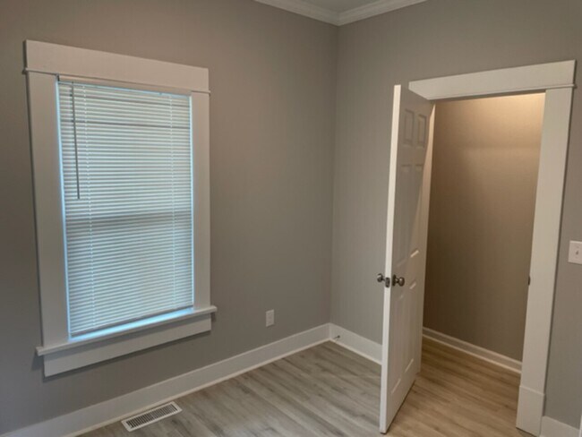 Building Photo - 347 W Elm Street