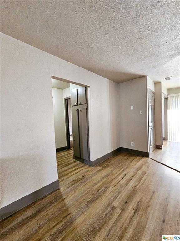 Building Photo - 204 W Mockingbird Ln