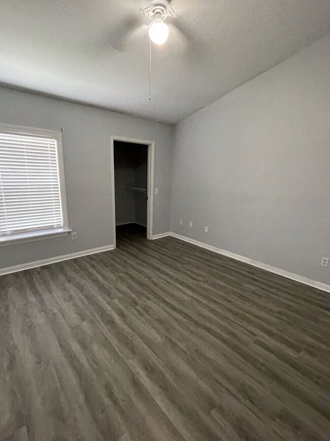 Building Photo - Courtney Landings - Highly Desirable 1 Bed...
