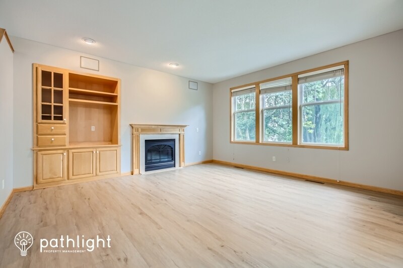 Foto principal - 9260 Icosa St W