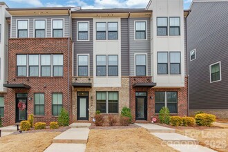 Building Photo - 924 Broad River Ln