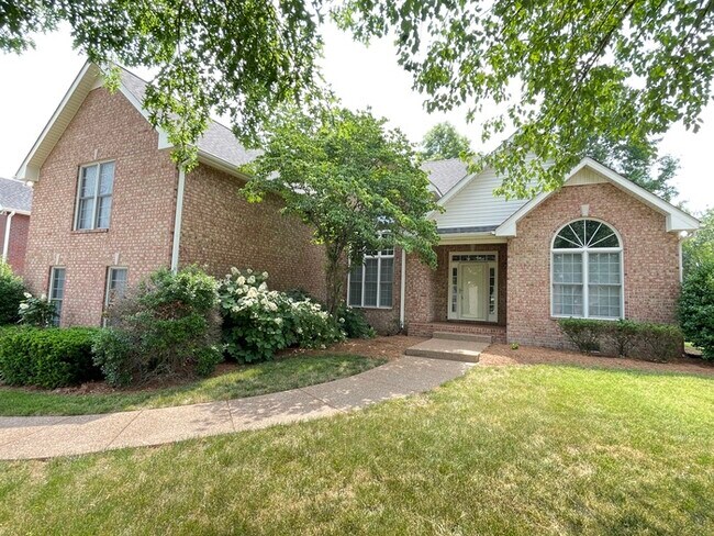 Building Photo - Wynbrooke home with large backyard, 2 car ...