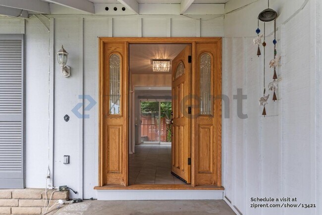 Foto del edificio - 5016 Wembley Ct