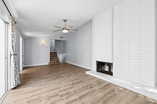 Building Photo - Newly remodeled 2 bedroom w/ the best Loca...