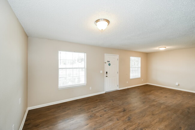 Foto del edificio - 2021 Broadway Ave