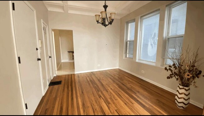 Foto del edificio - 2 bedroom in Chicago IL 60647