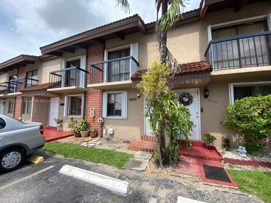 Foto principal - 1813 SW 107th Ave