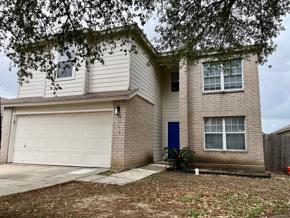 Large 4 bedroom/2.5 bath conveniently located to Lackland AFB! Move-in Ready! - Large 4 bedroom/2.5 bath conveniently located to Lackland AFB! Move-in Ready!
