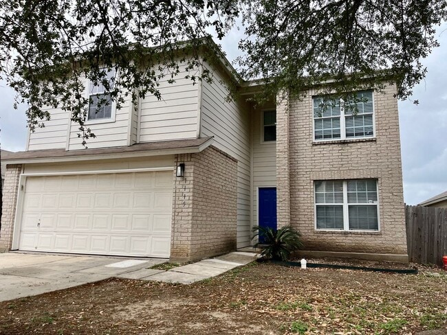 Large 4 bedroom/2.5 bath conveniently located to Lackland AFB! Move-in Ready! - Large 4 bedroom/2.5 bath conveniently located to Lackland AFB! Move-in Ready! House