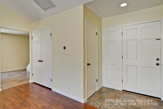 Foto del edificio - Awesome Home At Santa Teresa Foothills!