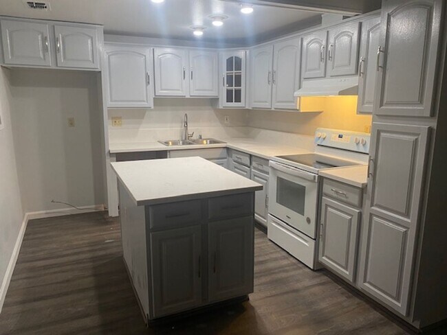 Foto del edificio - trov68