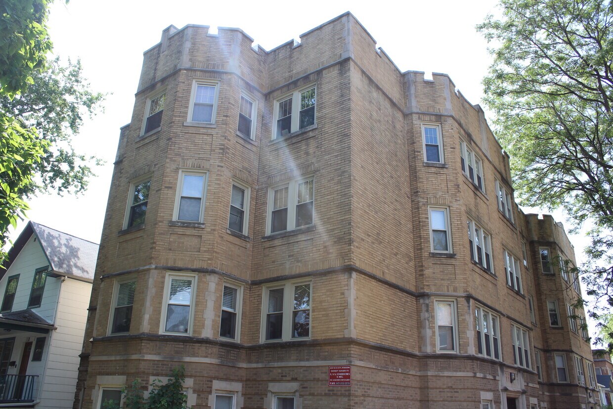 Primary Photo - 4055 N Spaulding Ave