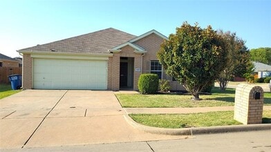 Building Photo - 3021 Sawgrass Dr