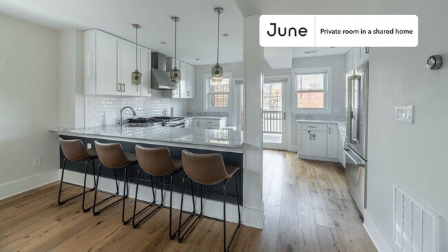 Building Photo - Private bedroom in 4 bed/3.5 bath Home