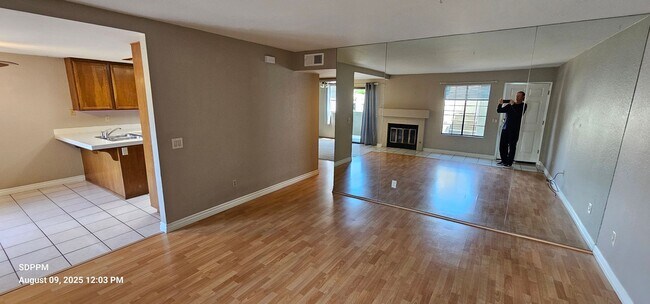 Building Photo - HILLCREST - SAN DIEGO - Nice 2 Bedroom / 2...