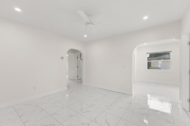 Building Photo - 211 37th St S