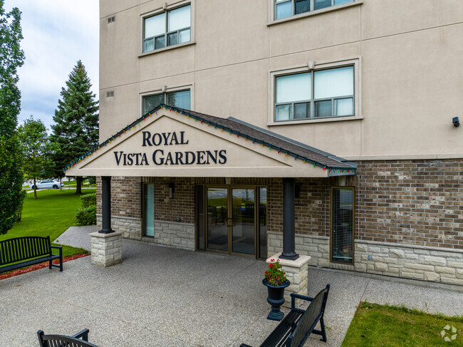 Photo du bâtiment - Royal Vista Gardens