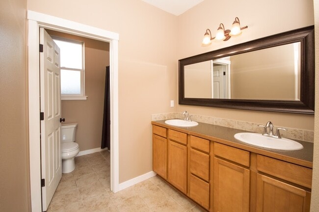 Building Photo - 1110 NW 27th St