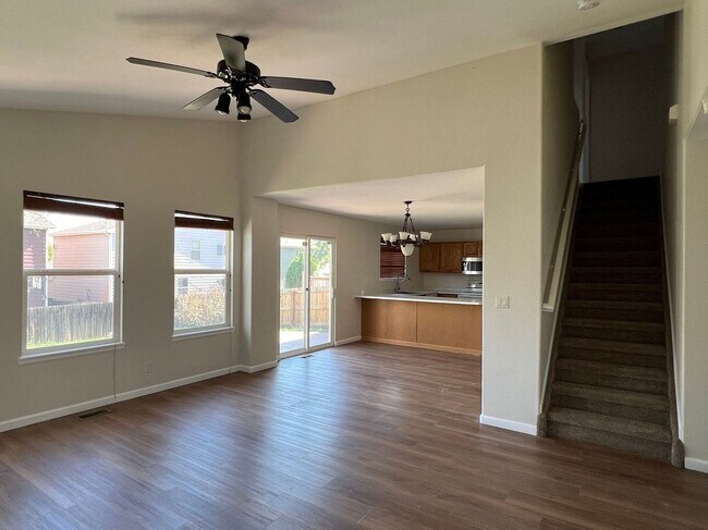 Building Photo - Brand new paint and new carpet!   So much ...
