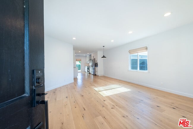 Building Photo - 5970 Balcom Ave