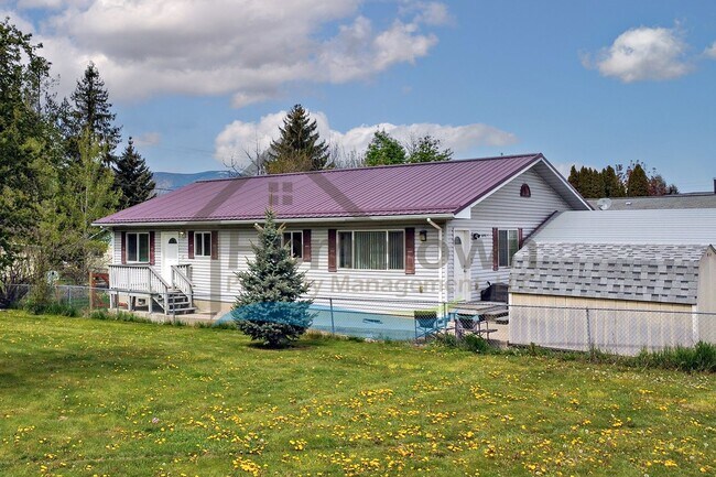 Building Photo - 6498 Tamarack Ln