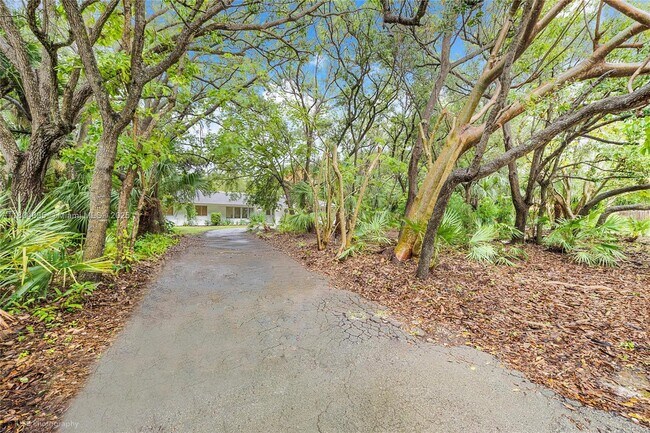 Foto del edificio - 15600 SW 79th Ave