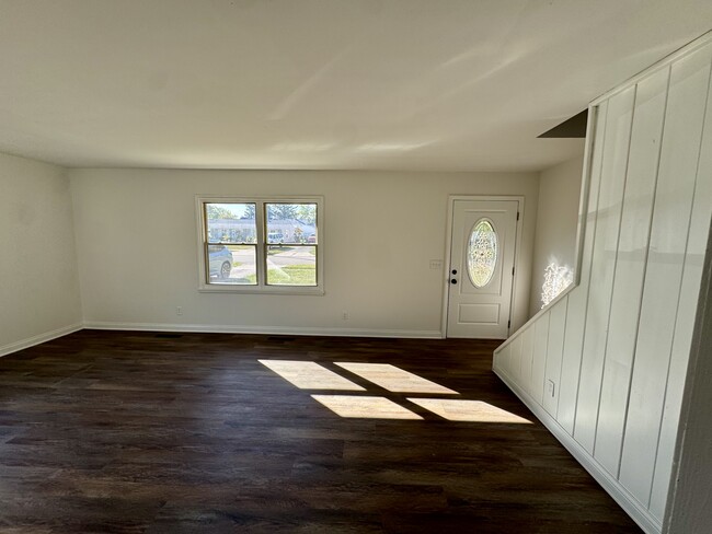 Foto del edificio - 324 Sturbridge Rd