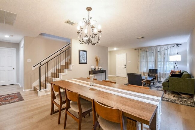 Building Photo - 6711 Seminole Lodge Ln