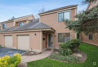 Building Photo - 99 Brush Hollow Close