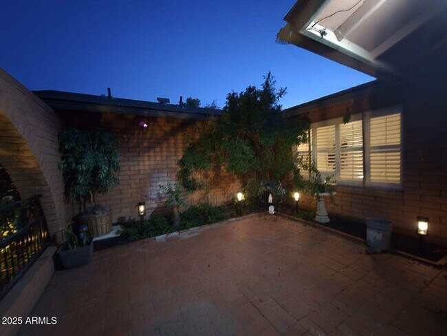 Foto del edificio - 6638 N 80th Pl