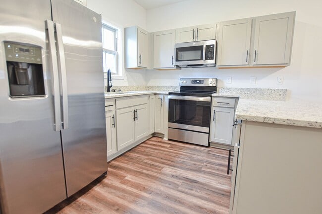 Building Photo - 106 Adkins St