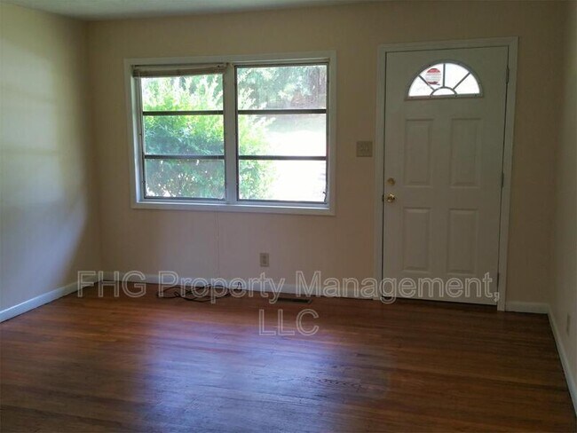 Foto del edificio - 114 Forrester Dr