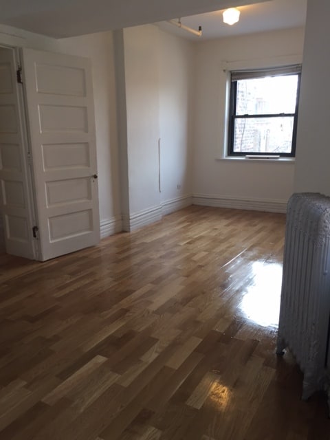 Building Photo - 3201 N Clark St