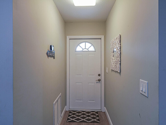 Building Photo - 1549 Haverford Ln