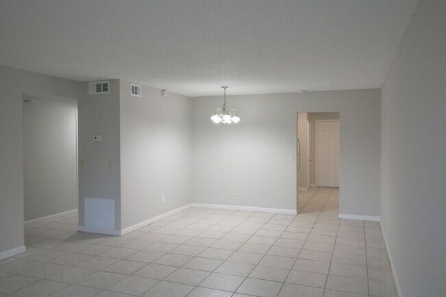 Foto del edificio - 605 Northlake Blvd