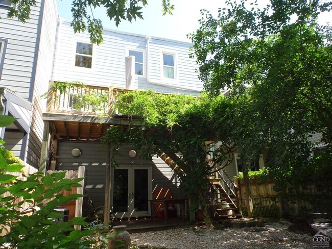 Building Photo - 127 Warren St