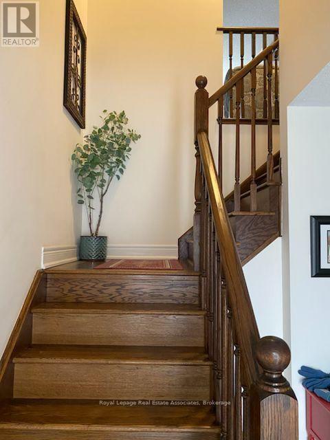 Building Photo - 2022 Lakeshore Rd W